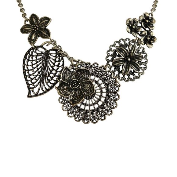 Premier Designs Jewelry - Beautiful Premier Design‎ Necklace And Earrings Set In Box